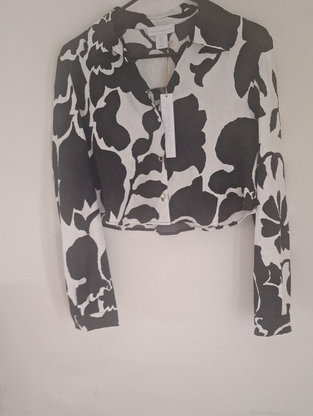 Classic Elegant House of Harlow 1960 Black & White Floral Button Front Shirt